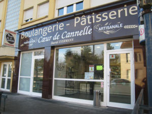 Atelier-Enseignes-Habillage-dibond-Boulangerie-Patisserie-Coeur-de-Canelle-Metz-57