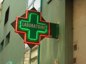 Atelier-Enseignes-Croix-HT-Laboratoire-Symbiose-Thionville-57