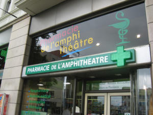 Atelier-Enseignes-Croix-leds-Pharmacie-de-l-Amphitheatre-Metz-57