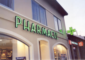 Atelier-Enseignes-Lettres-relief-lumineuses-tube-HT-Pharmacie-Aumetz-57