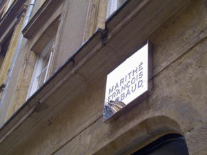 Atelier-Enseignes-Caisson-Inox-poli-Boutique-Marithe-et-Girbaud-02-Metz-57