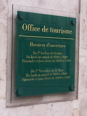 Atelier-Enseignes-Plaque-Verre-et-feuille-d-or-Office-de-Tourisme-de-Nancy-54