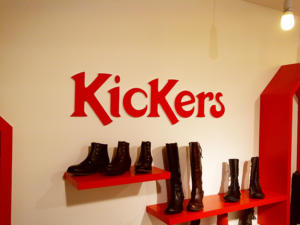 Atelier-Enseignes-Inscription-film-adhesif-mur-Kickers-Metz-57