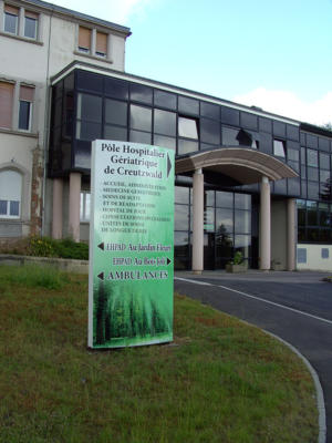 Atelier-Enseignes-Totem-bombe-alu-impression-numerique-Centre-Hospitalier-de-Creutzwald-57