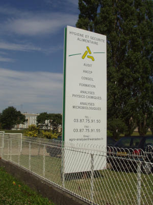 Atelier-Enseignes-Totem-plat-alu-Agro-Analyse-Metz-57