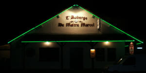 Atelier-Enseignes-Eclairage-projecteur-et-tube-HT-Karlsbrau-Auberge-de-Maitre-Marcel-1-54
