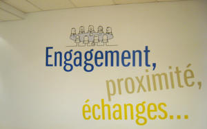 Atelier-Enseignes-Inscription-adhesif-murale-02-Moreno-Consulting-57